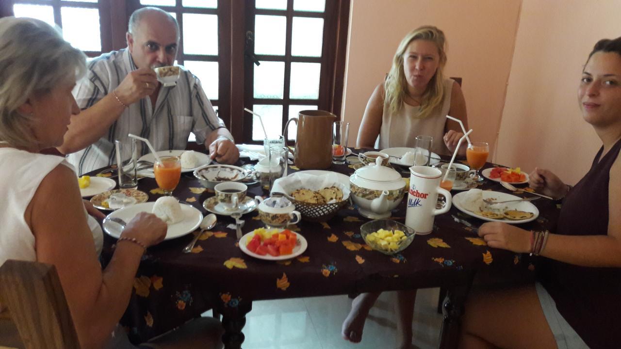 Apple Sara Home Stay Kandy Luaran gambar